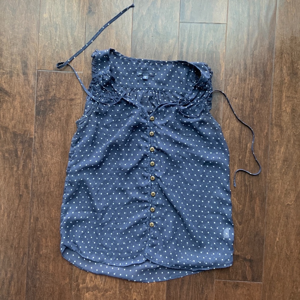 AMERICAN EAGLE Sleeveless Blouse Polka dot blue and white. Size XS.